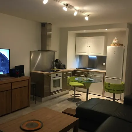 With One Bedroom In Le Lavandou, With Wonderful Mountain Vie Apartment *